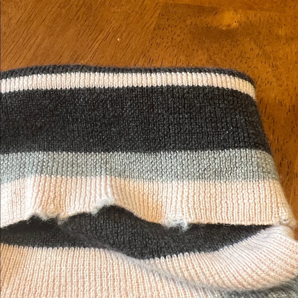 Banana Republic Gray and Pink Striped Merino Wool Turtle Neck Sweater Size M - Picture 6 of 15